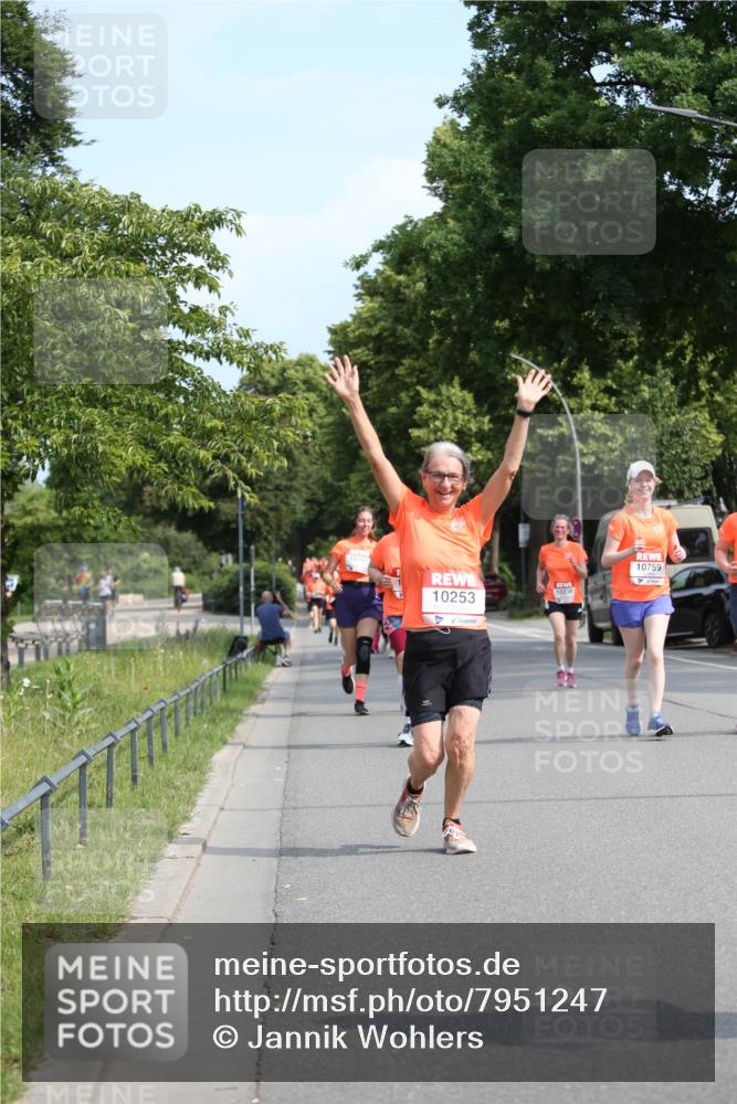 15.06.2025 - REWE Women's Run Jannik Wohlers http://msf.ph/oto/7951247 15.06.2025 09:50:30 Laufen 10253 meine-sportfotos.de