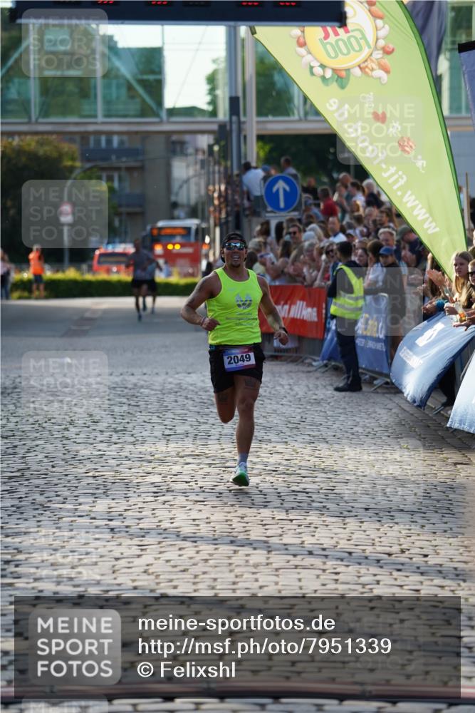13.06.2025 - Holstenköstenlauf Felixshl http://msf.ph/oto/7951339 13.06.2025 19:37:55 Laufen 2049, 2069 meine-sportfotos.de