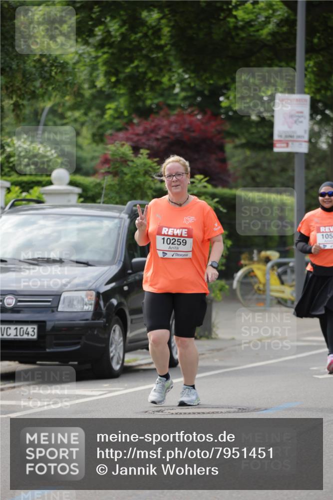 15.06.2025 - REWE Women's Run Jannik Wohlers http://msf.ph/oto/7951451 15.06.2025 08:33:38 Laufen 1043, 10259, 105 meine-sportfotos.de
