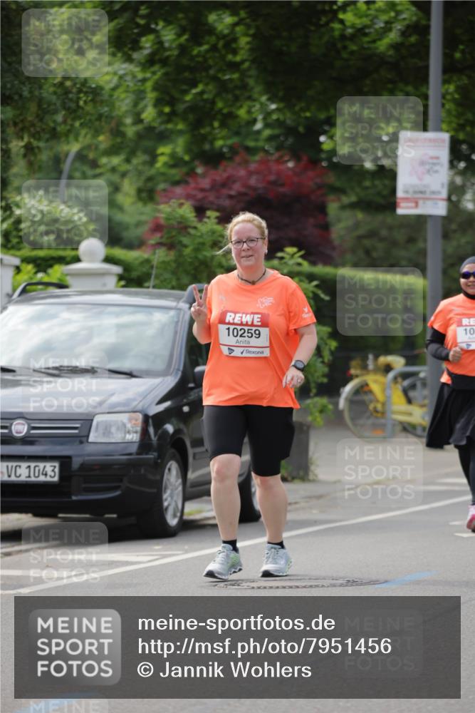15.06.2025 - REWE Women's Run Jannik Wohlers http://msf.ph/oto/7951456 15.06.2025 08:33:38 Laufen 1043, 10259 meine-sportfotos.de