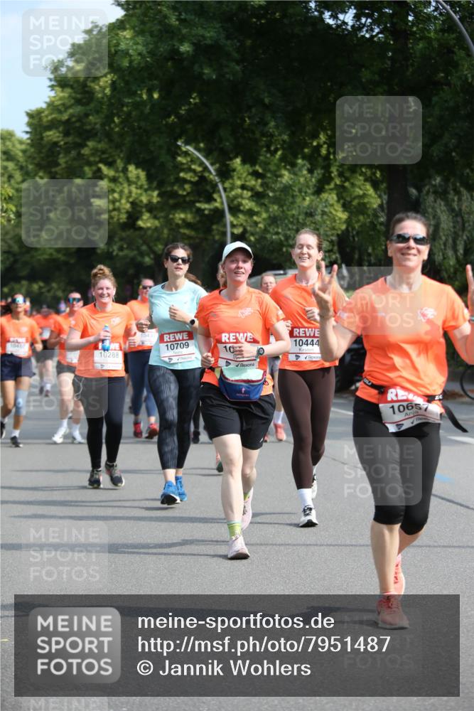 15.06.2025 - REWE Women's Run Jannik Wohlers http://msf.ph/oto/7951487 15.06.2025 09:50:55 Laufen 10457, 10709, 10288, 10, 10444, 10657 meine-sportfotos.de