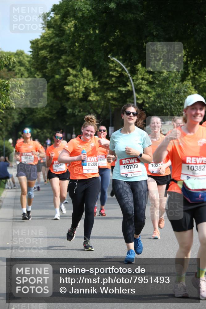 15.06.2025 - REWE Women's Run Jannik Wohlers http://msf.ph/oto/7951493 15.06.2025 09:50:56 Laufen 10457, 0430, 10349, 0288, 10709, 1024, 10382 meine-sportfotos.de