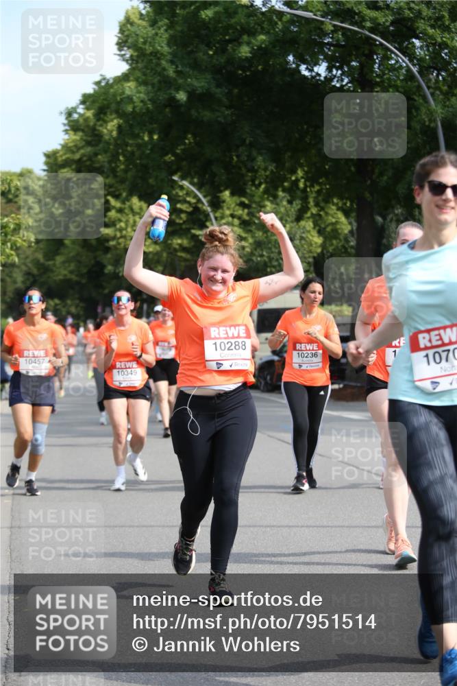 15.06.2025 - REWE Women's Run Jannik Wohlers http://msf.ph/oto/7951514 15.06.2025 09:50:58 Laufen 10457, 10288, 10349, 10236, 1, 1070 meine-sportfotos.de