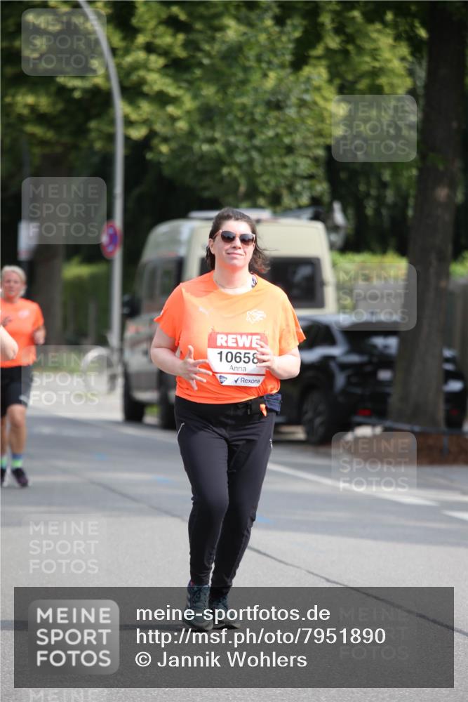 15.06.2025 - REWE Women's Run Jannik Wohlers http://msf.ph/oto/7951890 15.06.2025 09:51:43 Laufen 10658 meine-sportfotos.de
