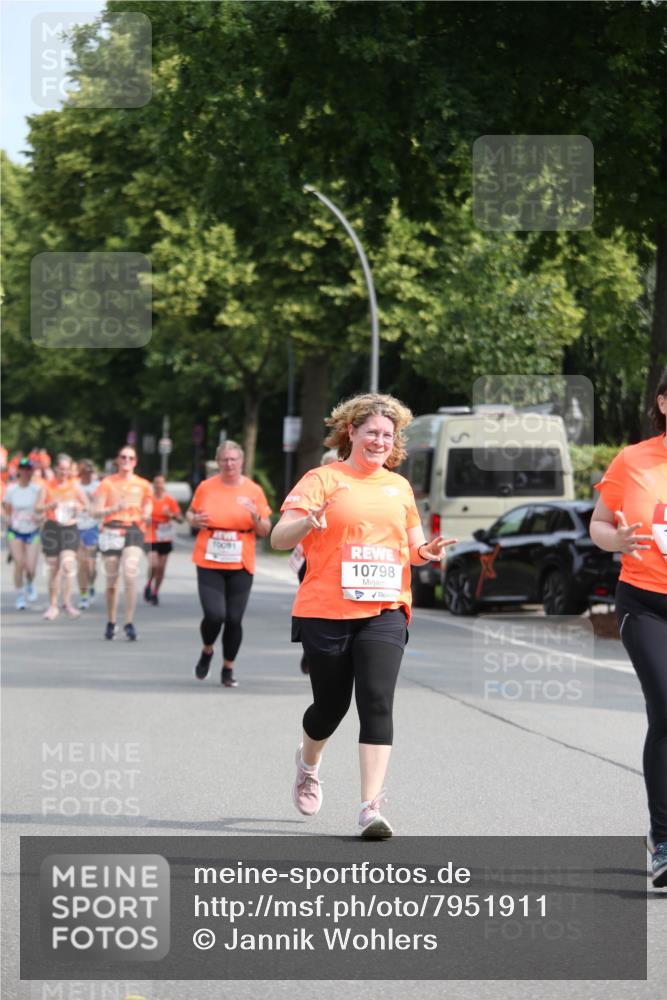 15.06.2025 - REWE Women's Run Jannik Wohlers http://msf.ph/oto/7951911 15.06.2025 09:51:44 Laufen 10798 meine-sportfotos.de