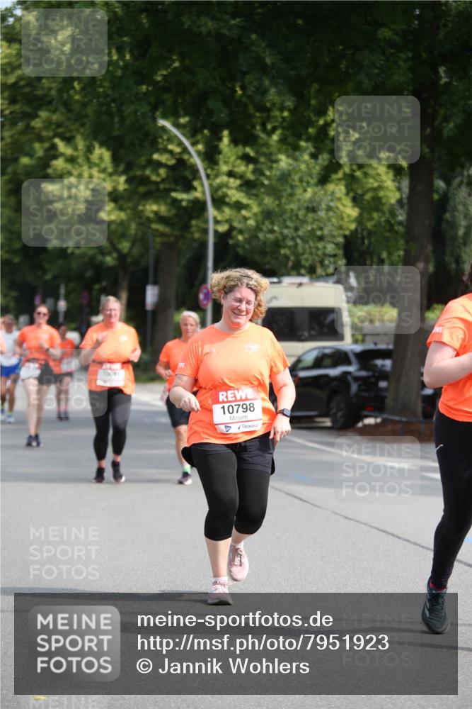 15.06.2025 - REWE Women's Run Jannik Wohlers http://msf.ph/oto/7951923 15.06.2025 09:51:45 Laufen 10798 meine-sportfotos.de