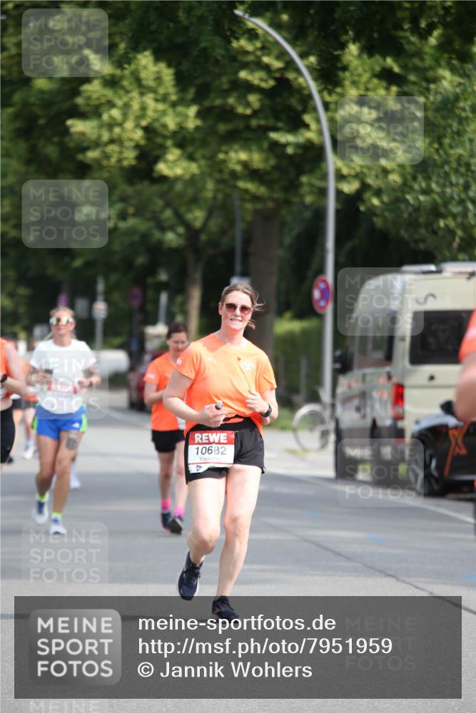 15.06.2025 - REWE Women's Run Jannik Wohlers http://msf.ph/oto/7951959 15.06.2025 09:51:49 Laufen 10682 meine-sportfotos.de