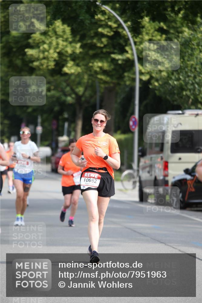 15.06.2025 - REWE Women's Run Jannik Wohlers http://msf.ph/oto/7951963 15.06.2025 09:51:49 Laufen 10682 meine-sportfotos.de