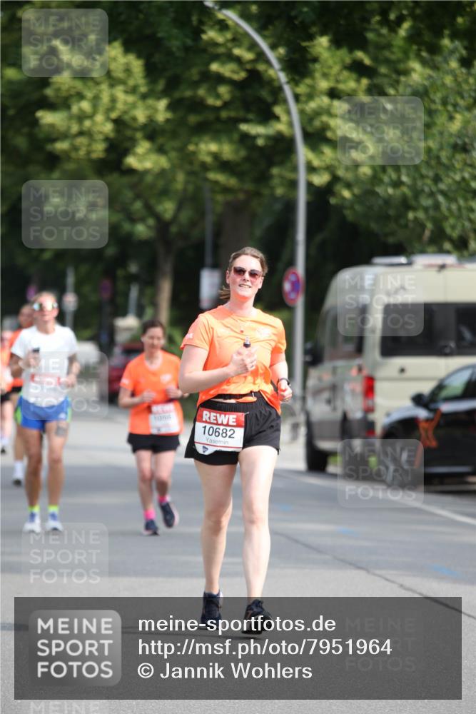15.06.2025 - REWE Women's Run Jannik Wohlers http://msf.ph/oto/7951964 15.06.2025 09:51:50 Laufen 10682 meine-sportfotos.de