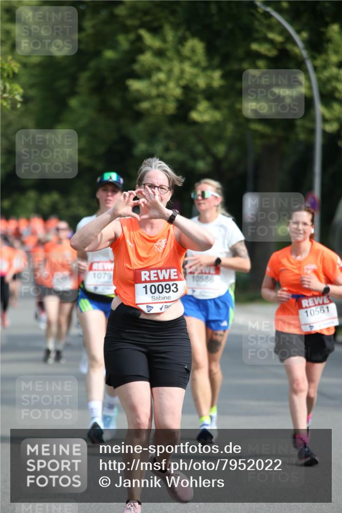 15.06.2025 - REWE Women's Run Jannik Wohlers http://msf.ph/oto/7952022 15.06.2025 09:51:54 Laufen 1079, 10586, 10093, 10561 meine-sportfotos.de