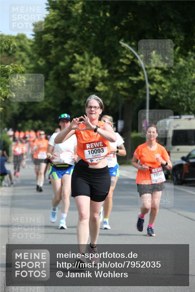 15.06.2025 - REWE Women's Run Jannik Wohlers http://msf.ph/oto/7952035 15.06.2025 09:51:54 Laufen 10093, 1056 meine-sportfotos.de