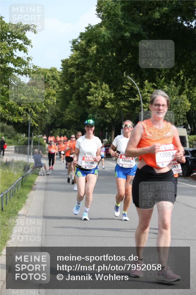 15.06.2025 - REWE Women's Run Jannik Wohlers http://msf.ph/oto/7952058 15.06.2025 09:51:56 Laufen 10799, 10586, 10093, 561 meine-sportfotos.de