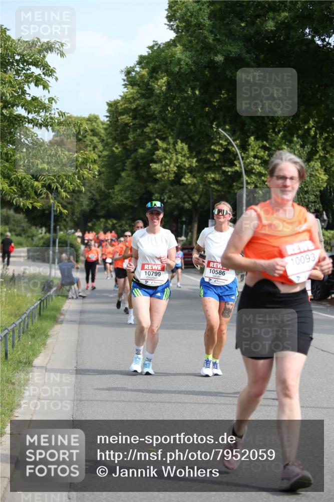 15.06.2025 - REWE Women's Run Jannik Wohlers http://msf.ph/oto/7952059 15.06.2025 09:51:56 Laufen 10799, 10586, 10093 meine-sportfotos.de