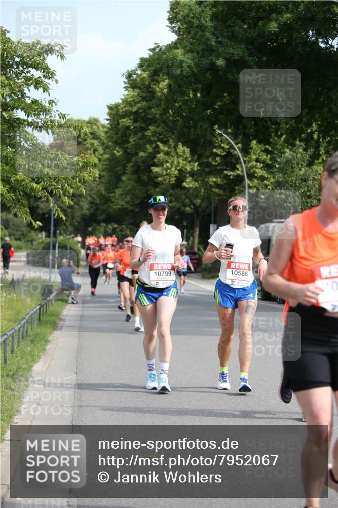 15.06.2025 - REWE Women's Run Jannik Wohlers http://msf.ph/oto/7952067 15.06.2025 09:51:57 Laufen 10586, 10799 meine-sportfotos.de