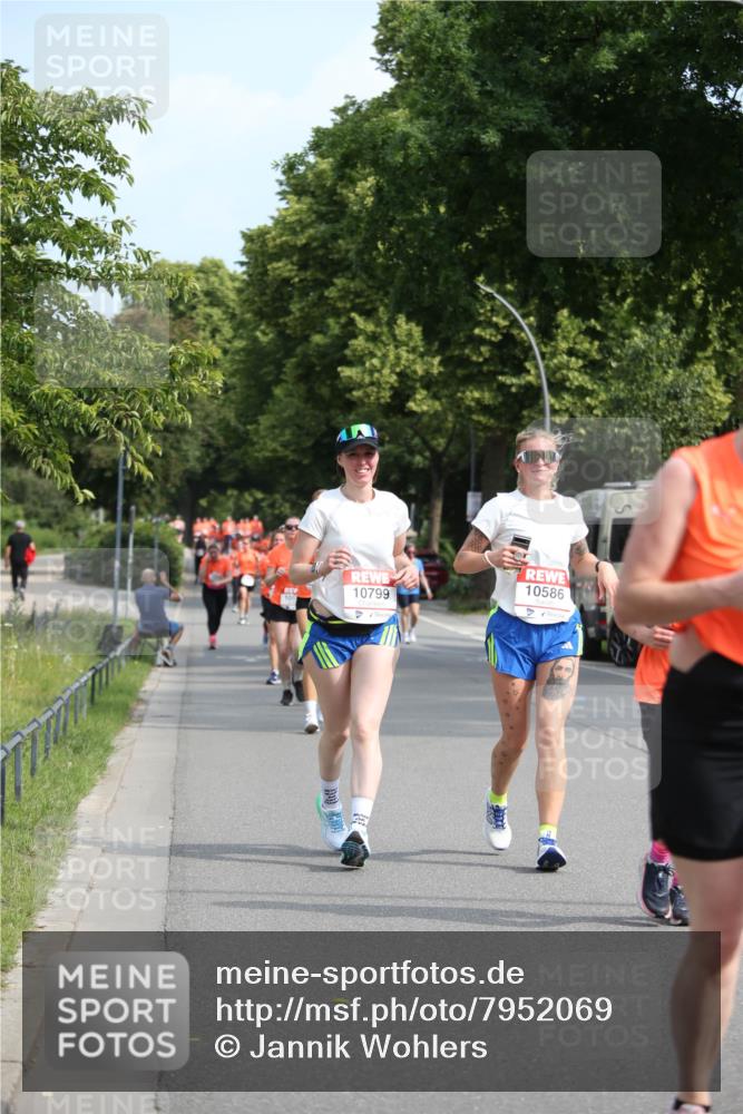 15.06.2025 - REWE Women's Run Jannik Wohlers http://msf.ph/oto/7952069 15.06.2025 09:51:57 Laufen 10586, 10799 meine-sportfotos.de