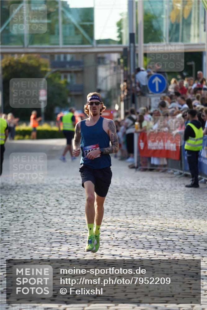 13.06.2025 - Holstenköstenlauf Felixshl http://msf.ph/oto/7952209 13.06.2025 19:39:24 Laufen 2274, 2403 meine-sportfotos.de