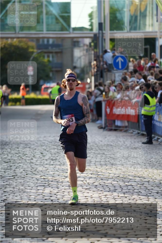 13.06.2025 - Holstenköstenlauf Felixshl http://msf.ph/oto/7952213 13.06.2025 19:39:25 Laufen 2274, 2403 meine-sportfotos.de