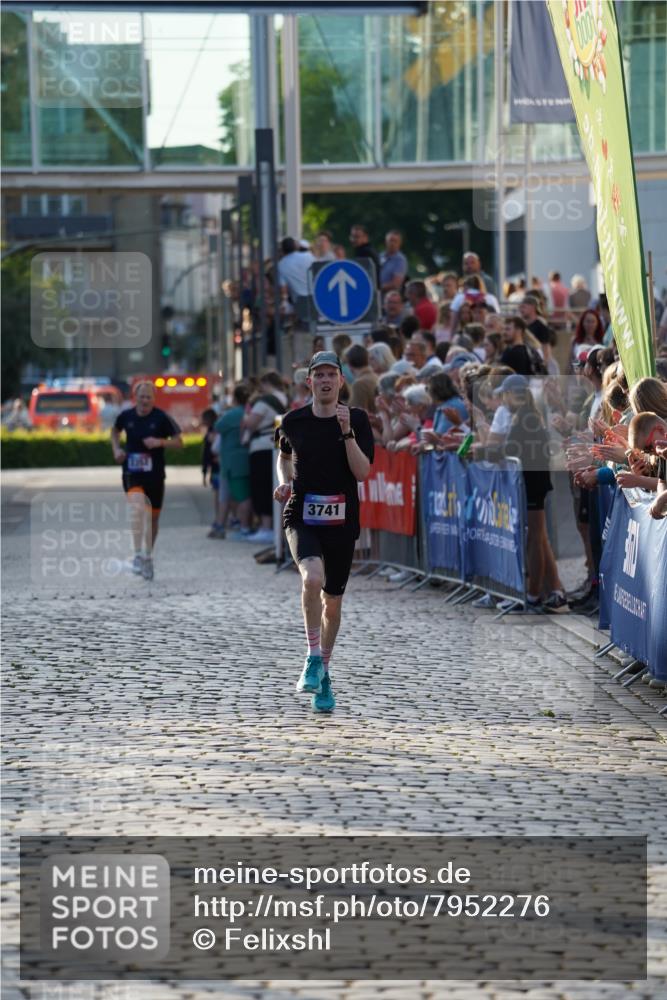 13.06.2025 - Holstenköstenlauf Felixshl http://msf.ph/oto/7952276 13.06.2025 19:39:43 Laufen 2352, 3741 meine-sportfotos.de