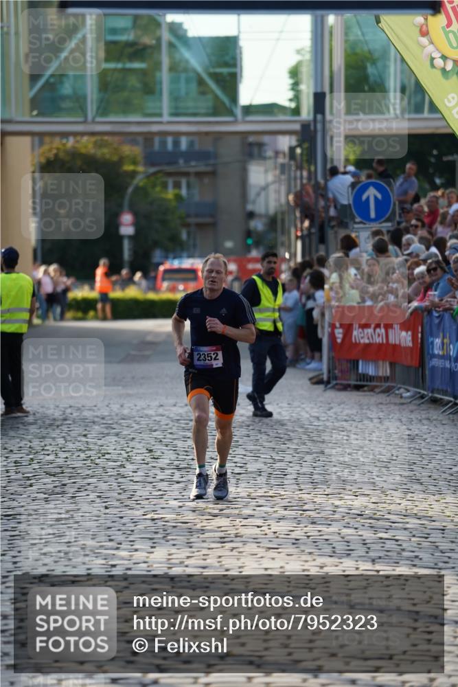 13.06.2025 - Holstenköstenlauf Felixshl http://msf.ph/oto/7952323 13.06.2025 19:39:48 Laufen 2352, 3741 meine-sportfotos.de