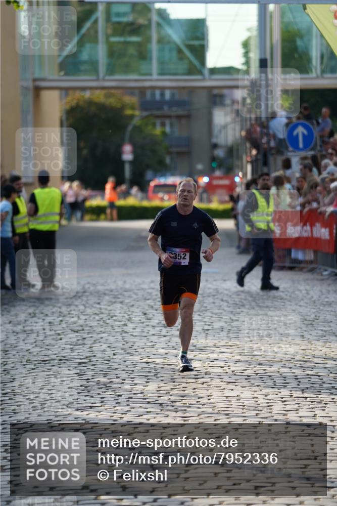 13.06.2025 - Holstenköstenlauf Felixshl http://msf.ph/oto/7952336 13.06.2025 19:39:49 Laufen 2352, 3741 meine-sportfotos.de