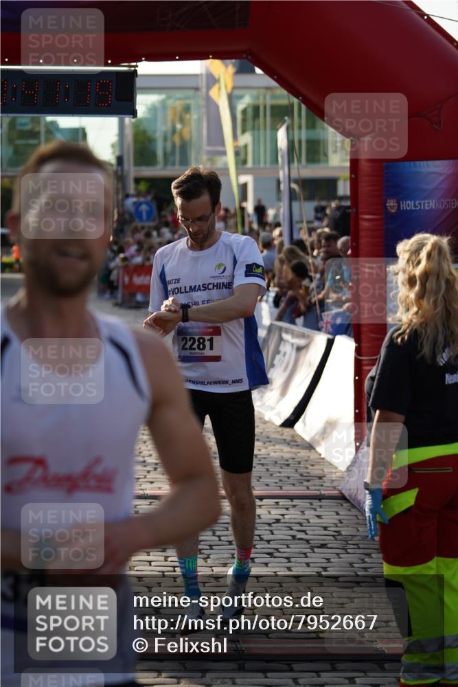 13.06.2025 - Holstenköstenlauf Felixshl http://msf.ph/oto/7952667 13.06.2025 19:41:19 Laufen 2281, 3071, 3230 meine-sportfotos.de