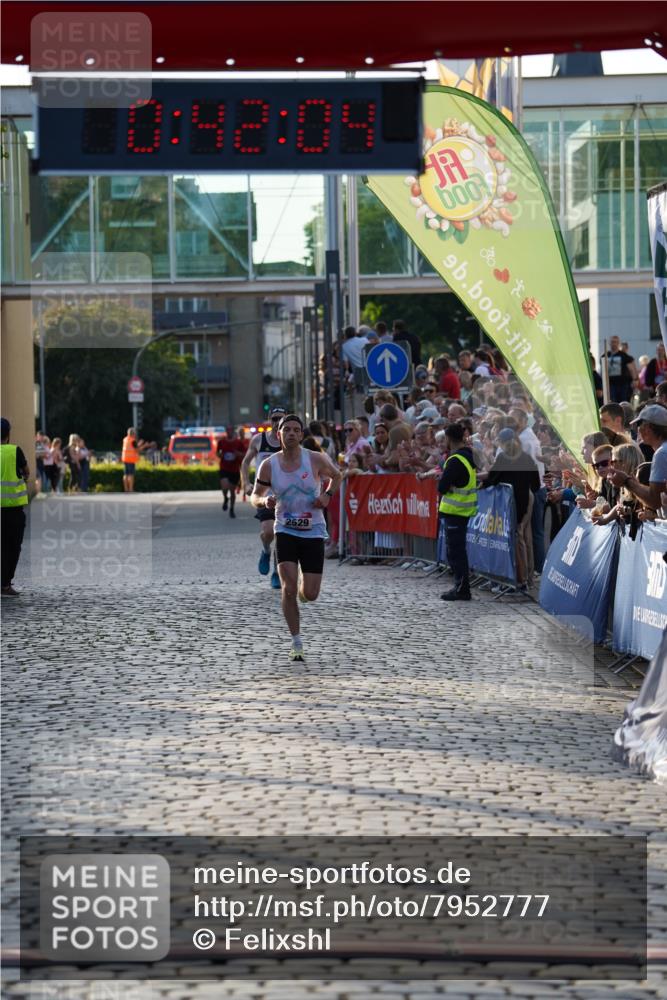 13.06.2025 - Holstenköstenlauf Felixshl http://msf.ph/oto/7952777 13.06.2025 19:42:03 Laufen 2529, 3213 meine-sportfotos.de
