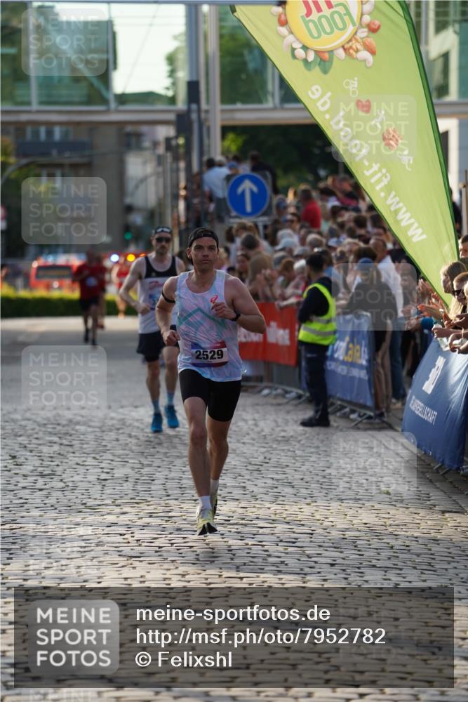 13.06.2025 - Holstenköstenlauf Felixshl http://msf.ph/oto/7952782 13.06.2025 19:42:04 Laufen 2529, 3213 meine-sportfotos.de
