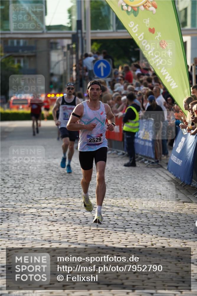 13.06.2025 - Holstenköstenlauf Felixshl http://msf.ph/oto/7952790 13.06.2025 19:42:04 Laufen 2529, 3213 meine-sportfotos.de