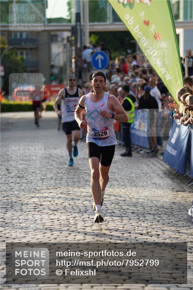 13.06.2025 - Holstenköstenlauf Felixshl http://msf.ph/oto/7952799 13.06.2025 19:42:05 Laufen 2529, 3213 meine-sportfotos.de