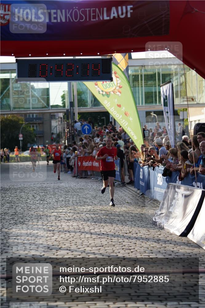 13.06.2025 - Holstenköstenlauf Felixshl http://msf.ph/oto/7952885 13.06.2025 19:42:13 Laufen 3213, 3811 meine-sportfotos.de