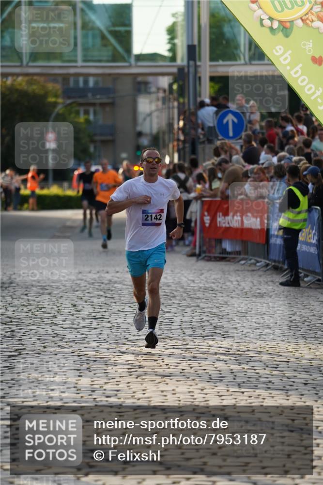 13.06.2025 - Holstenköstenlauf Felixshl http://msf.ph/oto/7953187 13.06.2025 19:42:57 Laufen 2142, 2315 meine-sportfotos.de