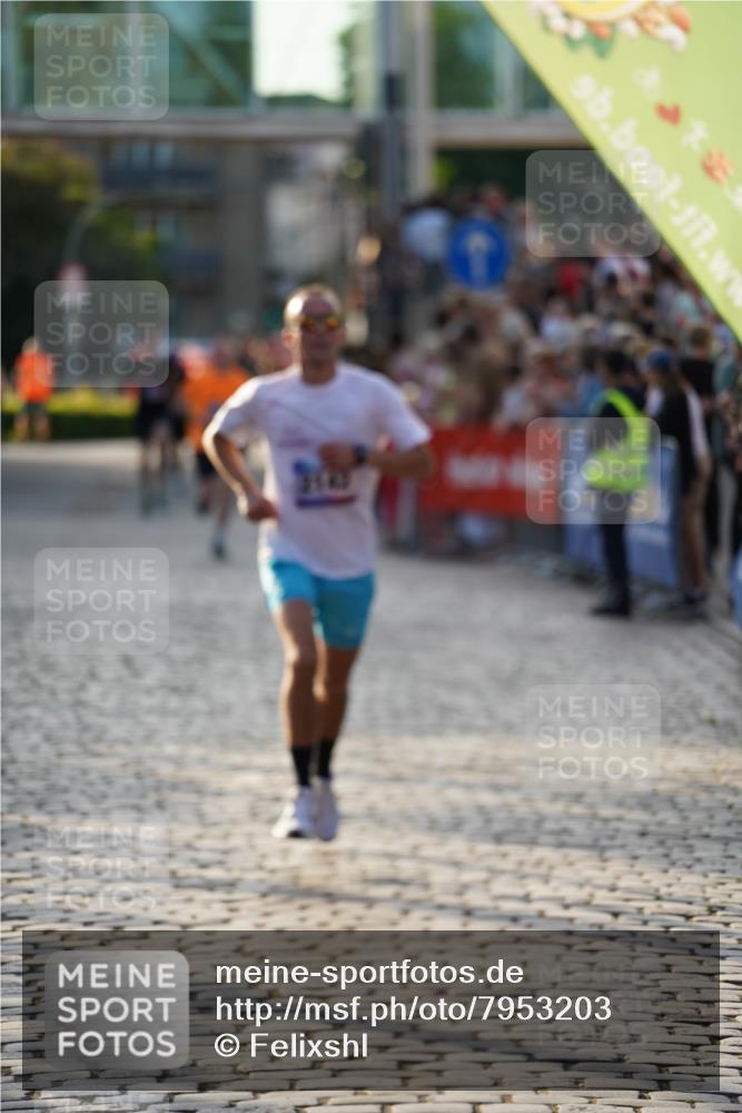 13.06.2025 - Holstenköstenlauf Felixshl http://msf.ph/oto/7953203 13.06.2025 19:42:58 Laufen 2142, 2315, 2473 meine-sportfotos.de