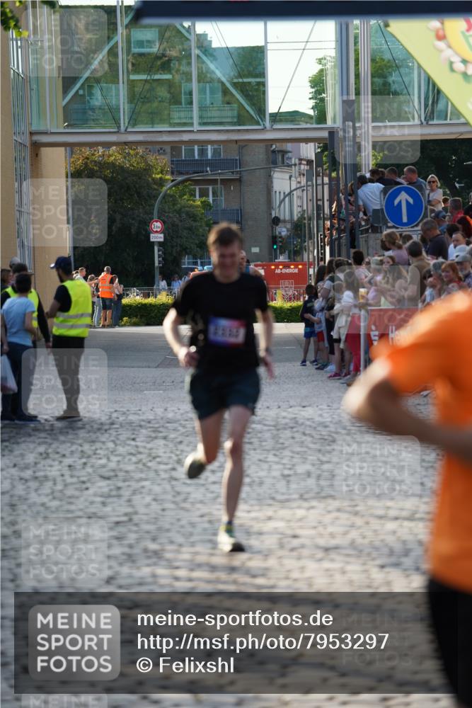 13.06.2025 - Holstenköstenlauf Felixshl http://msf.ph/oto/7953297 13.06.2025 19:43:07 Laufen 2332, 2411, 2473 meine-sportfotos.de