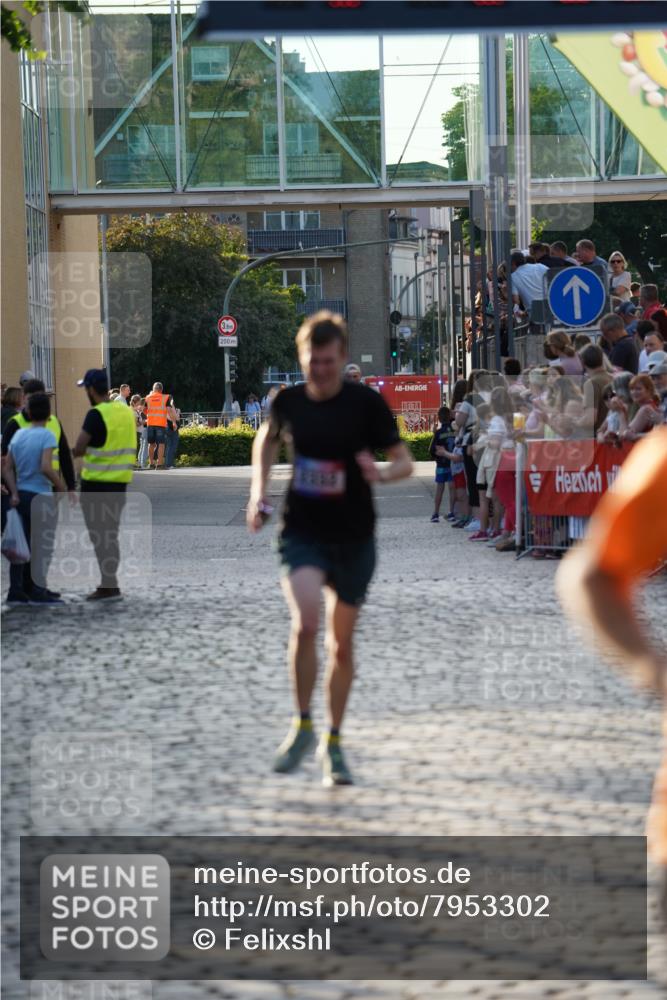 13.06.2025 - Holstenköstenlauf Felixshl http://msf.ph/oto/7953302 13.06.2025 19:43:07 Laufen 2332, 2411, 2473 meine-sportfotos.de