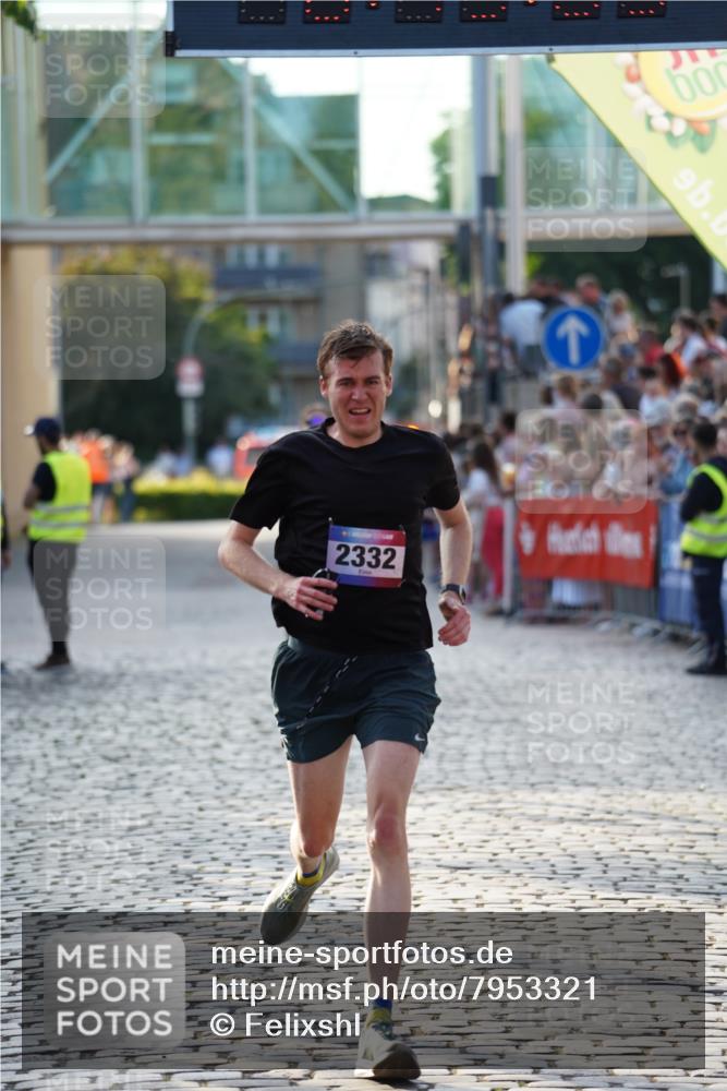 13.06.2025 - Holstenköstenlauf Felixshl http://msf.ph/oto/7953321 13.06.2025 19:43:08 Laufen 2332, 2411, 2473 meine-sportfotos.de