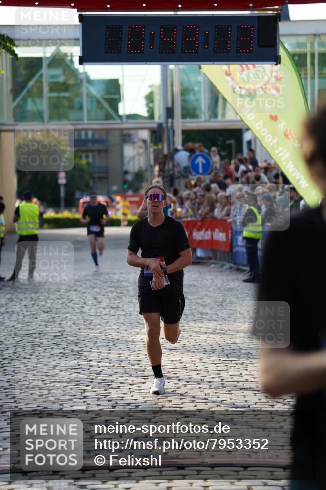13.06.2025 - Holstenköstenlauf Felixshl http://msf.ph/oto/7953352 13.06.2025 19:43:12 Laufen 2081, 2139, 2332, 2411 meine-sportfotos.de