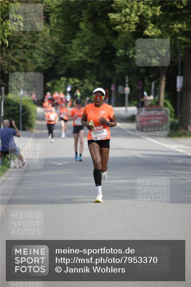 15.06.2025 - REWE Women's Run Jannik Wohlers http://msf.ph/oto/7953370 15.06.2025 08:48:33 Laufen 10531 meine-sportfotos.de