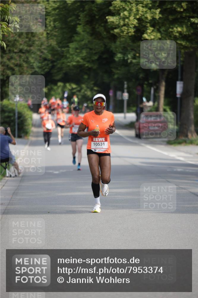 15.06.2025 - REWE Women's Run Jannik Wohlers http://msf.ph/oto/7953374 15.06.2025 08:48:33 Laufen 10531 meine-sportfotos.de