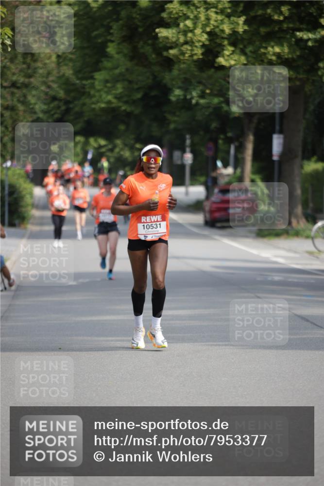 15.06.2025 - REWE Women's Run Jannik Wohlers http://msf.ph/oto/7953377 15.06.2025 08:48:33 Laufen 10531 meine-sportfotos.de