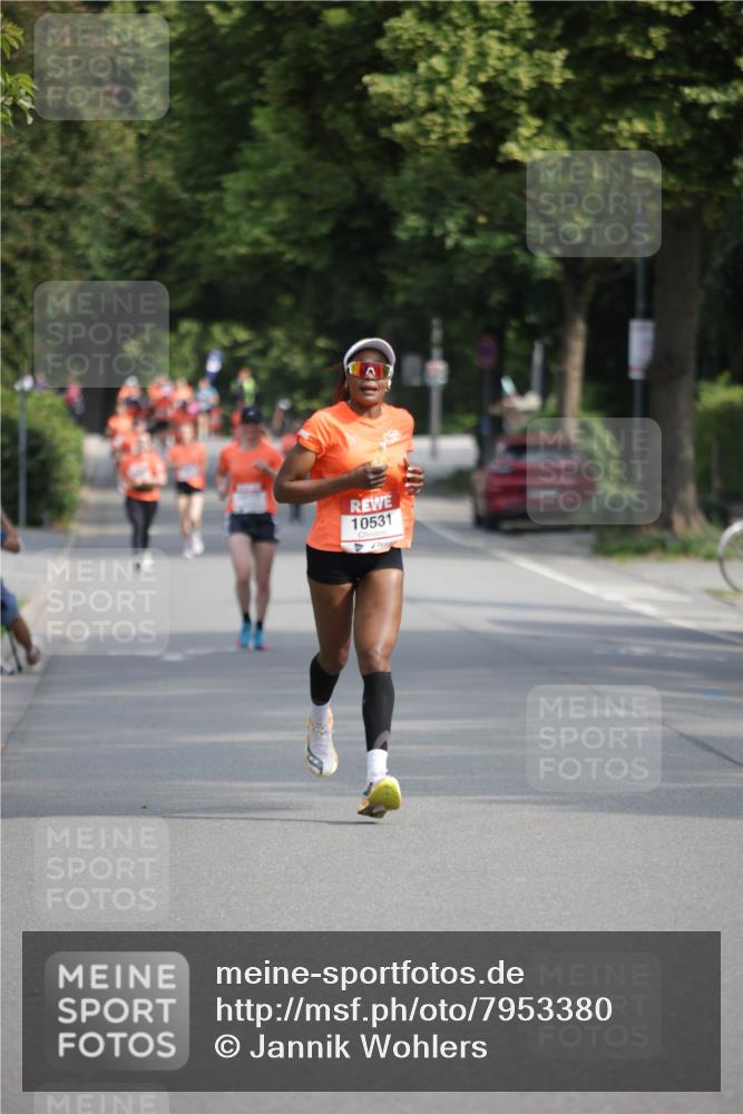 15.06.2025 - REWE Women's Run Jannik Wohlers http://msf.ph/oto/7953380 15.06.2025 08:48:33 Laufen 10531 meine-sportfotos.de