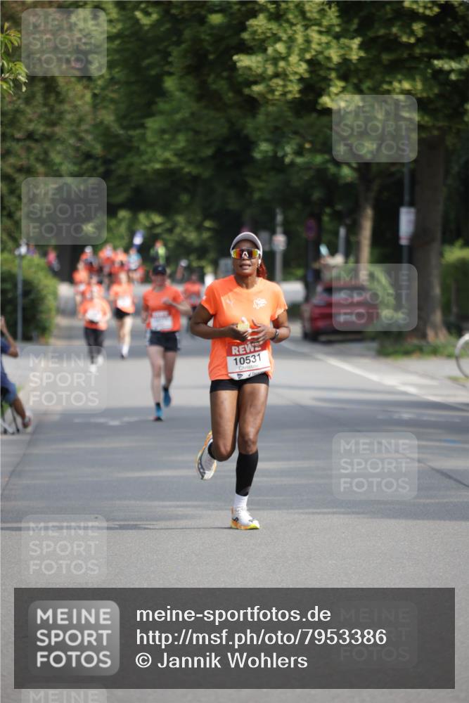15.06.2025 - REWE Women's Run Jannik Wohlers http://msf.ph/oto/7953386 15.06.2025 08:48:33 Laufen 10531 meine-sportfotos.de