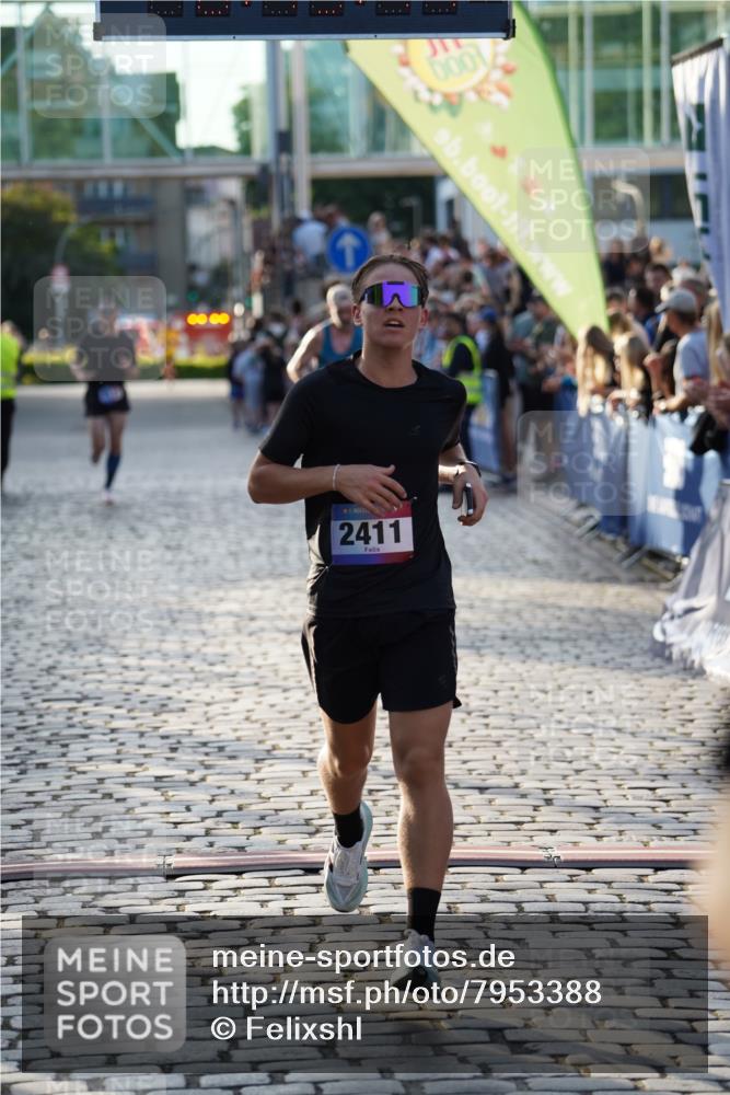 13.06.2025 - Holstenköstenlauf Felixshl http://msf.ph/oto/7953388 13.06.2025 19:43:14 Laufen 2081, 2139, 2411 meine-sportfotos.de