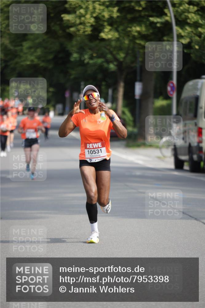 15.06.2025 - REWE Women's Run Jannik Wohlers http://msf.ph/oto/7953398 15.06.2025 08:48:34 Laufen 10531 meine-sportfotos.de