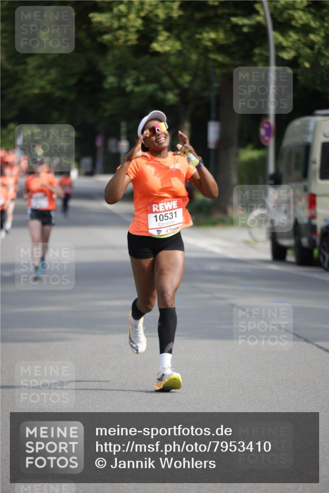 15.06.2025 - REWE Women's Run Jannik Wohlers http://msf.ph/oto/7953410 15.06.2025 08:48:35 Laufen 10531 meine-sportfotos.de