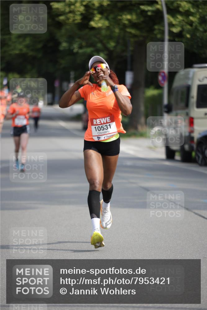 15.06.2025 - REWE Women's Run Jannik Wohlers http://msf.ph/oto/7953421 15.06.2025 08:48:35 Laufen 10531 meine-sportfotos.de