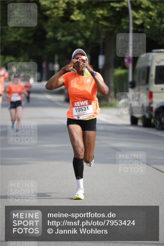 15.06.2025 - REWE Women's Run Jannik Wohlers http://msf.ph/oto/7953424 15.06.2025 08:48:35 Laufen 10531 meine-sportfotos.de