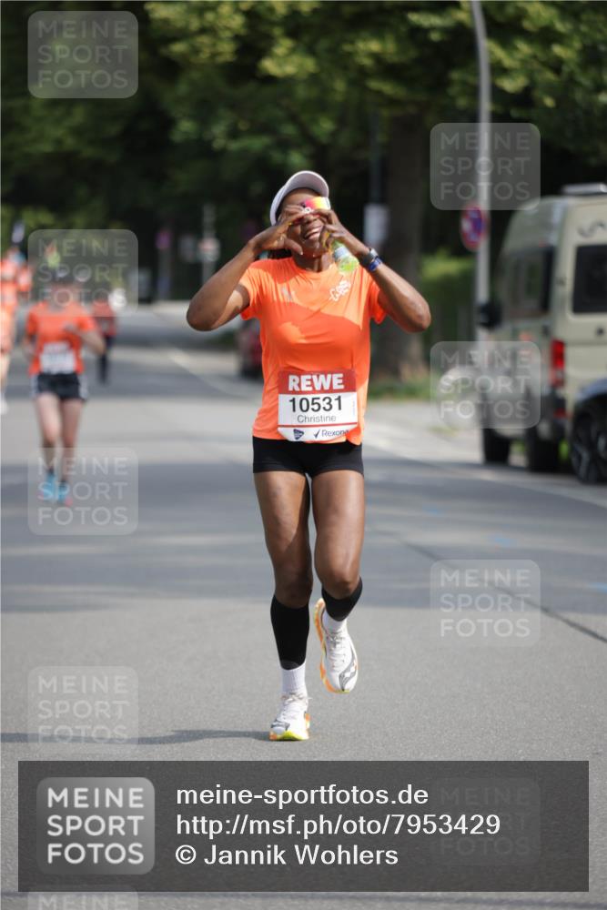 15.06.2025 - REWE Women's Run Jannik Wohlers http://msf.ph/oto/7953429 15.06.2025 08:48:35 Laufen 10531 meine-sportfotos.de