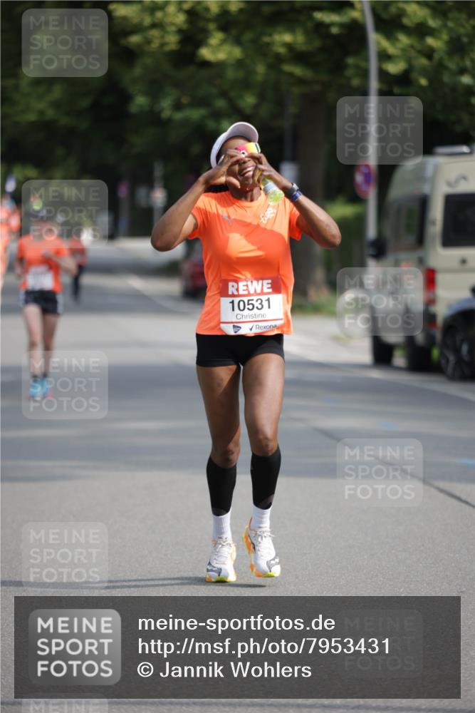 15.06.2025 - REWE Women's Run Jannik Wohlers http://msf.ph/oto/7953431 15.06.2025 08:48:35 Laufen 10531 meine-sportfotos.de