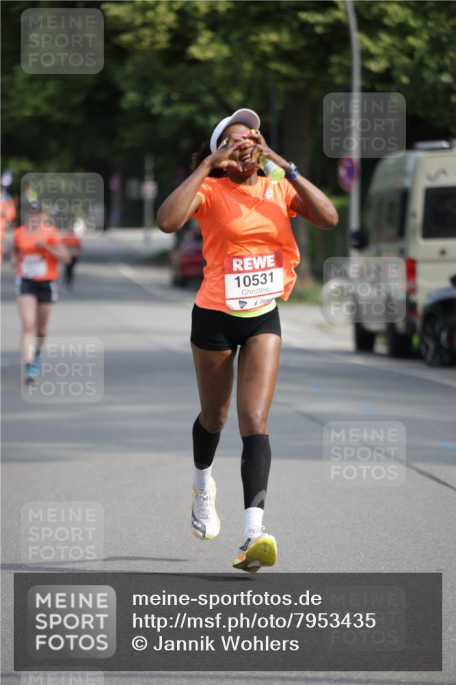 15.06.2025 - REWE Women's Run Jannik Wohlers http://msf.ph/oto/7953435 15.06.2025 08:48:35 Laufen 10531 meine-sportfotos.de