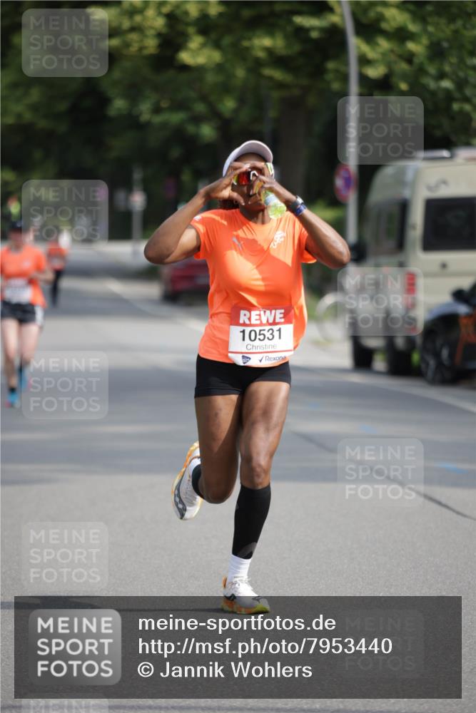 15.06.2025 - REWE Women's Run Jannik Wohlers http://msf.ph/oto/7953440 15.06.2025 08:48:36 Laufen 10531 meine-sportfotos.de